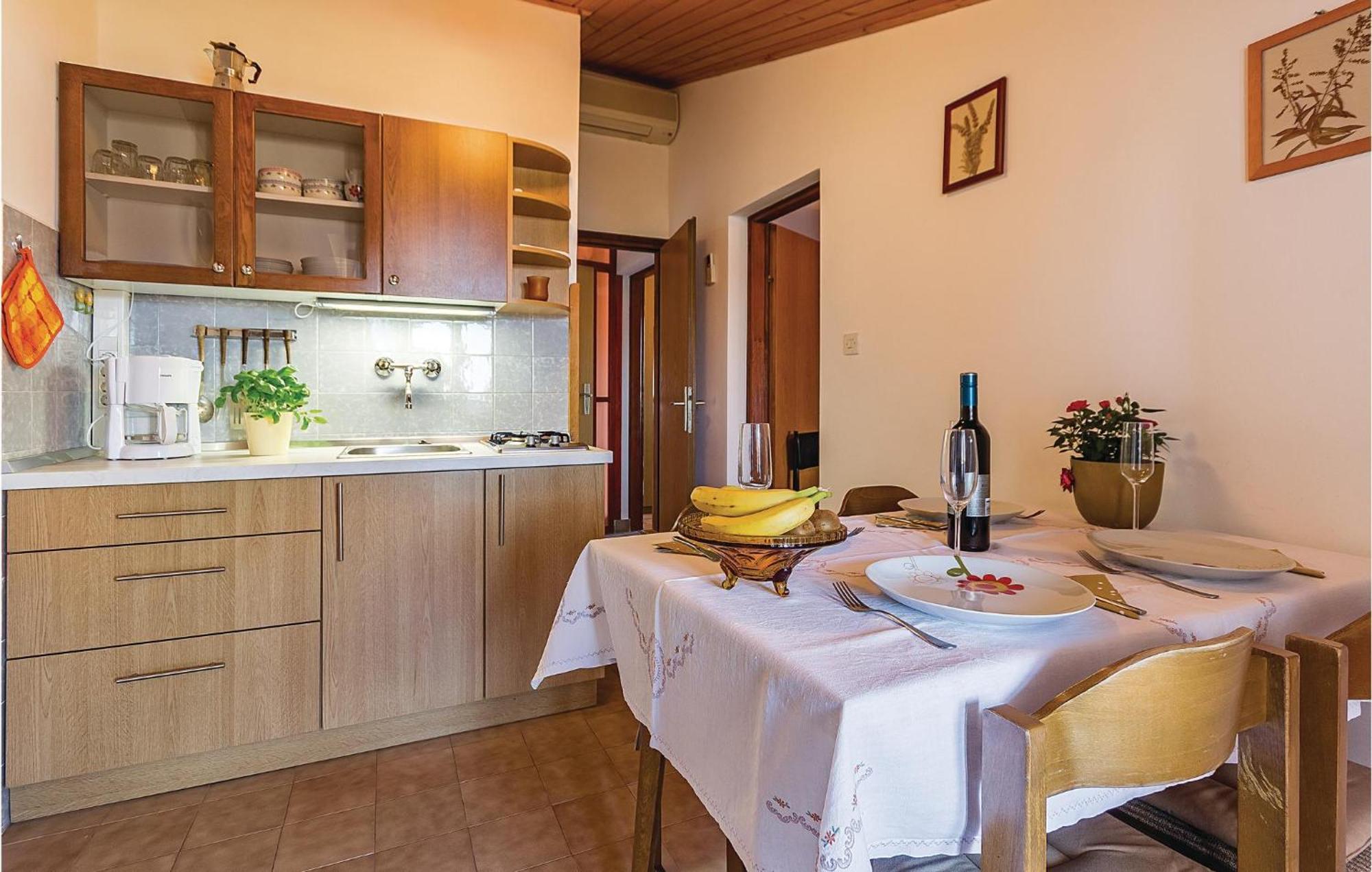 Beautiful Apartment In Pula With Kitchen Exteriér fotografie